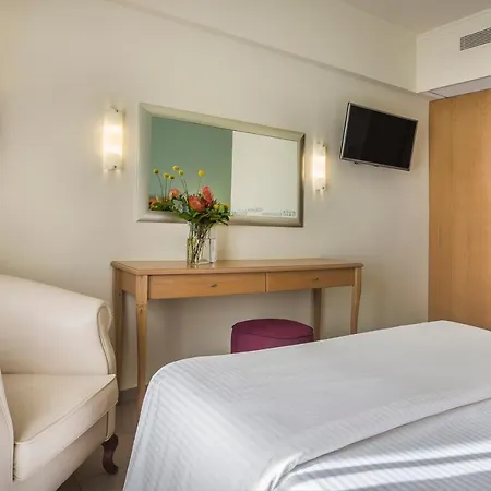 Ionian Plaza & Hotel 4*