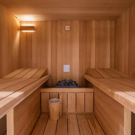 מלון Ionian Plaza &