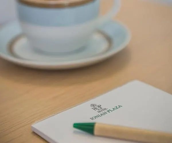 Ionian Plaza & מלון ארגוסטולי