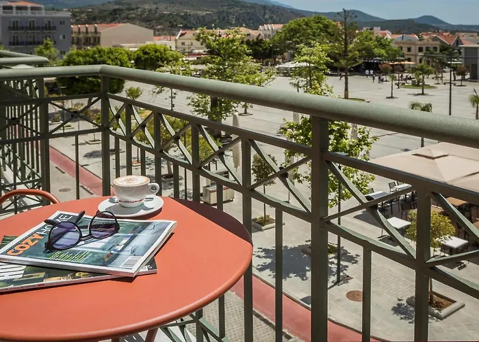 מלון Ionian Plaza &