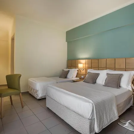 Szálloda Ionian Plaza & 4*