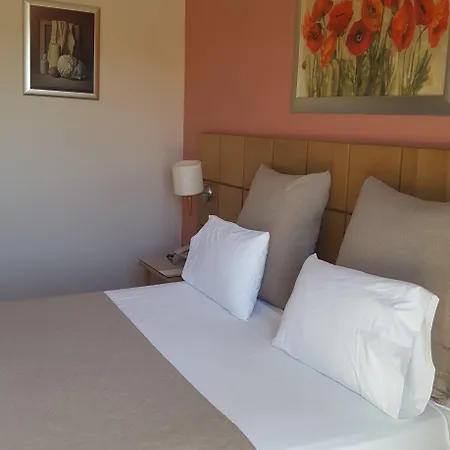 Ionian Plaza & 酒店