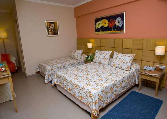 Ξενοδοχείο Ionian Plaza &