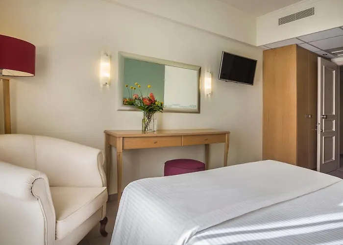 Ionian Plaza & Hotel 4*