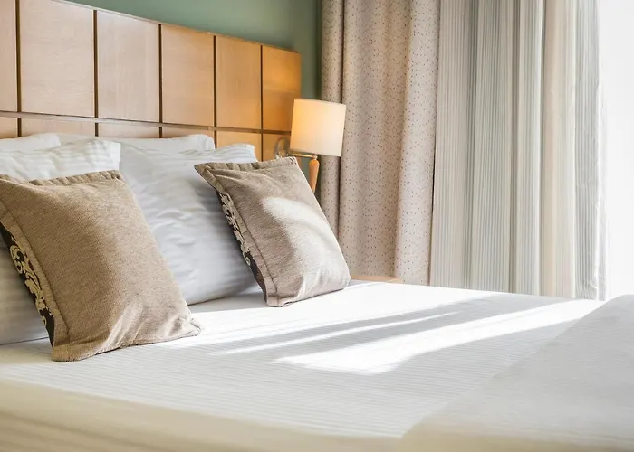 Hotel Ionian Plaza &